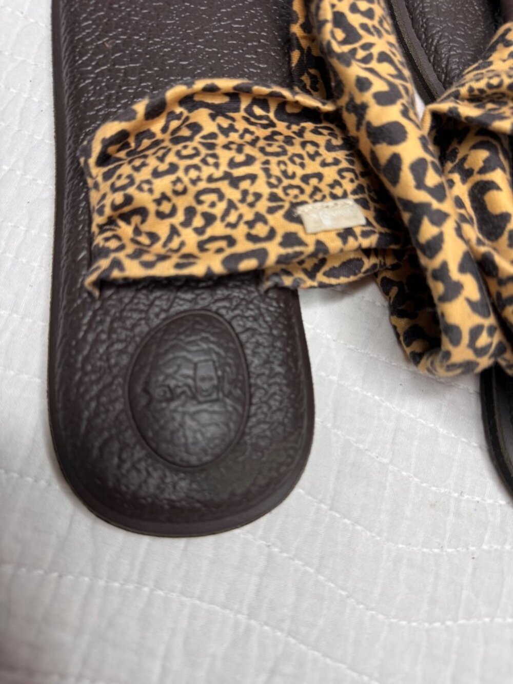 Sanuk Womens Yoga Sling 2 Sandals Leopard 9 Flexible Sole Comfortable Flip Flop - Picture 8 of 8